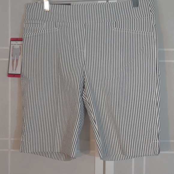 Hilary Radley Pants - Hilary Radley new stretch Bermudas M